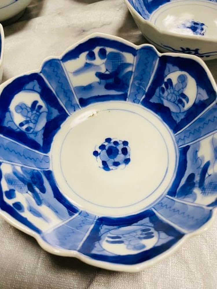 Amazon.co.jp: 伊万里焼 古伊万里 手のひら小鉢 染付 5枚セット 煮物 Amazon.co.jp: 伊万里焼 古伊万里 手のひら小鉢 染付 5枚セット 煮物